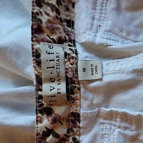 Adorable Ivory Cargo Shorts (NWOT) - Picture 5 of 10